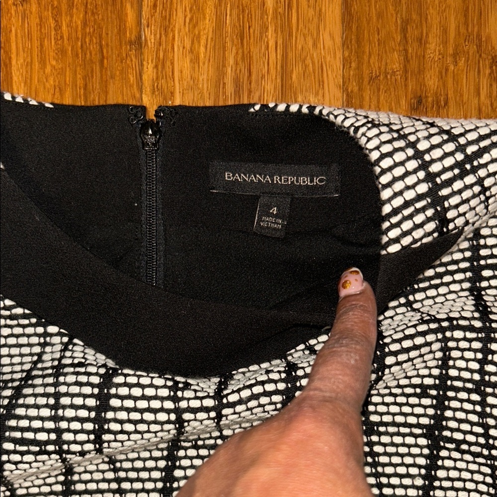 Banana Republic Black/White  Dress –Work Office Chic, Graduation Dress Size4 - Picture 2 of 9